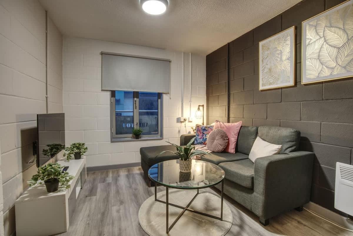 1Br City Centre Apt, Self Check In, Wifi, By Derbnb 谢菲尔德 外观 照片